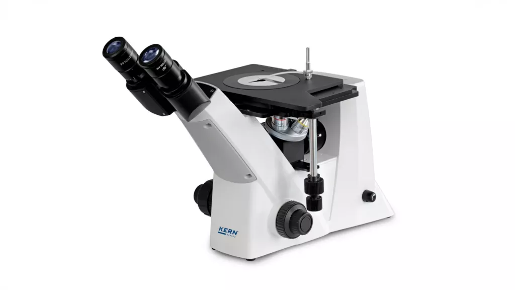 Mikroskop metalograficzny KERN OLM-170 (trinokularowy, odwrócony) – widok z&nbsp;przodu pod kątem