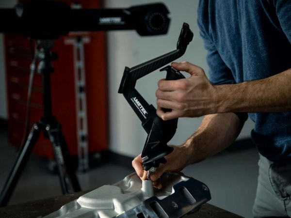 przenosna-wspolrzednosciowa-maszyna-pomiarowa-CMM-HandyPROBE
