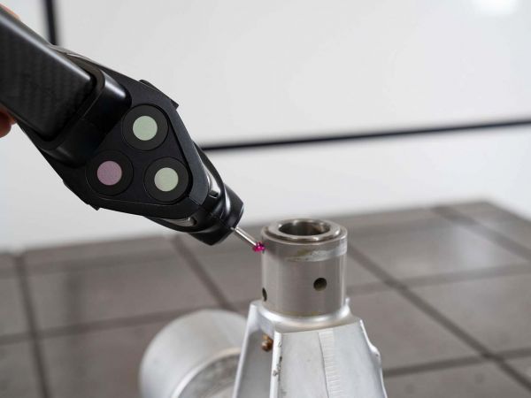 przenosna-wspolrzednosciowa-maszyna-pomiarowa-CMM-HandyPROBE
