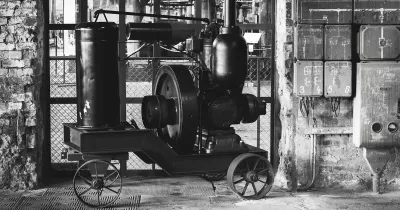 Zabytkowa maszyna z&nbsp;ekspozycji Muzeum Hutnictwa Cynku w&nbsp;Katowicach.